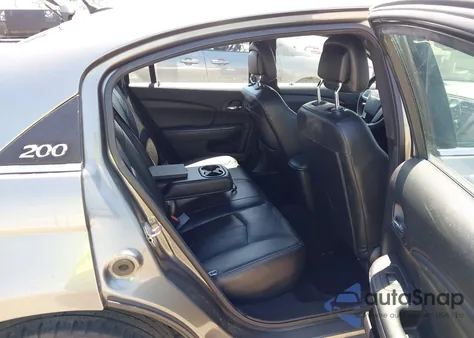 2013 Chrysler 200 Limited z USA, uszkodzony, nr VIN 1C3CCBCG7DN690111